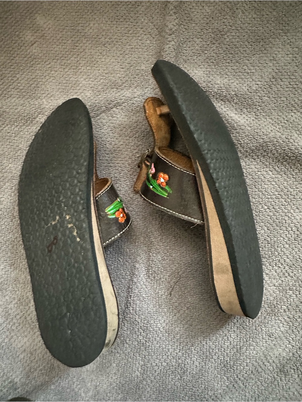 Embroidered Floral Black Leather Sandals - Picture 3 of 3